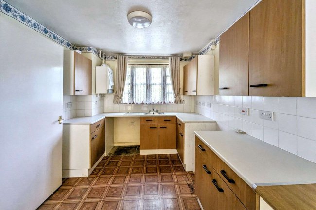 2 Pownsett Terrace, Ilford, Essex IG1 2SW 7