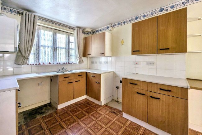 2 Pownsett Terrace, Ilford, Essex IG1 2SW 7