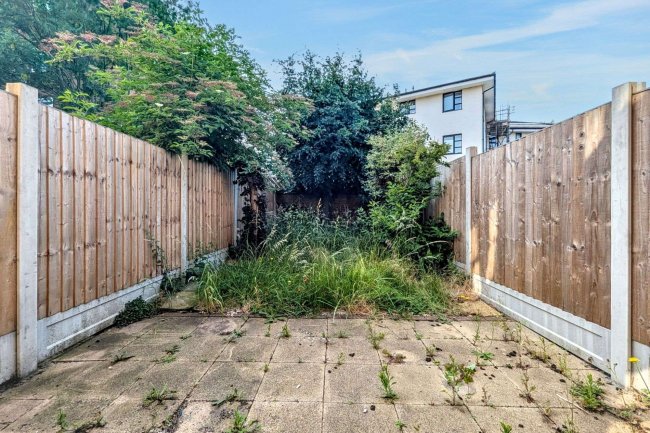 2 Pownsett Terrace, Ilford, Essex IG1 2SW 7