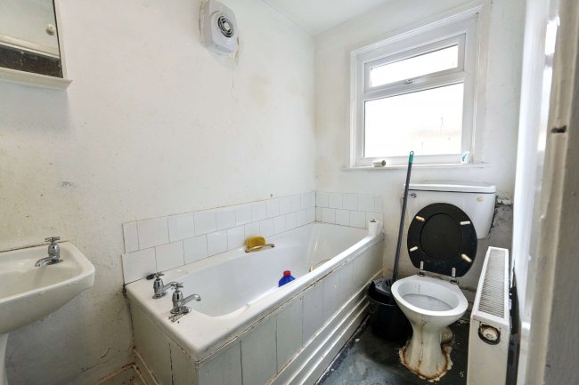 7 Dovey Street, Liverpool, Merseyside, L8 8BT 6