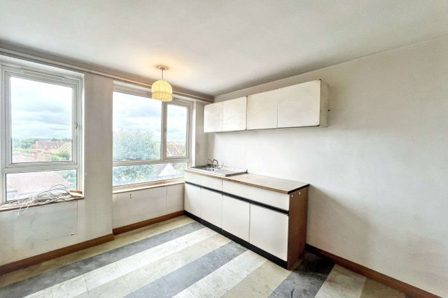 Flat 30 Clifford Court, 2 Heathfield Road, Wandsworth Common, London, SW18 3JE 7