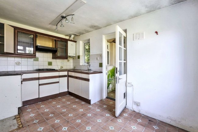 2 The Freedown, St Margaret's at Cliffe, Dover CT15 6BD 1