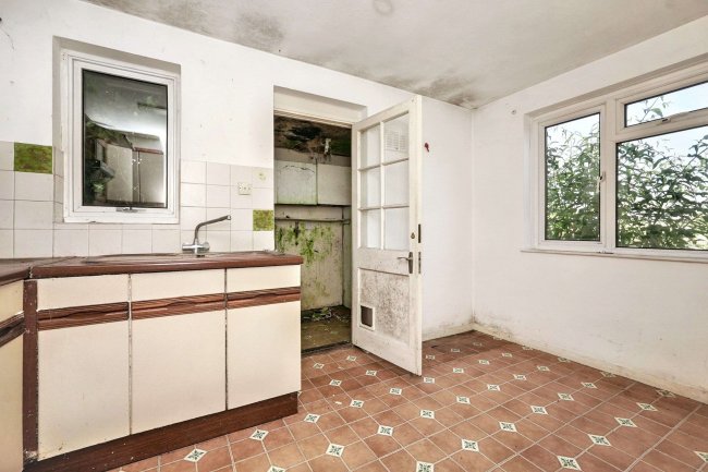 2 The Freedown, St Margaret's at Cliffe, Dover CT15 6BD 1