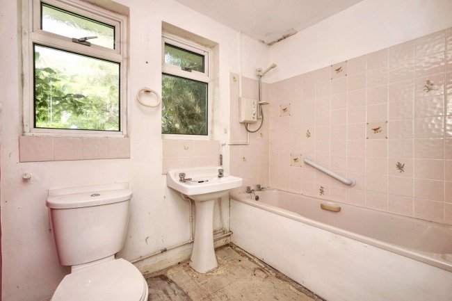 2 The Freedown, St Margaret's at Cliffe, Dover CT15 6BD 1