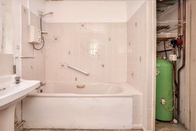 2 The Freedown, St Margaret's at Cliffe, Dover CT15 6BD 1