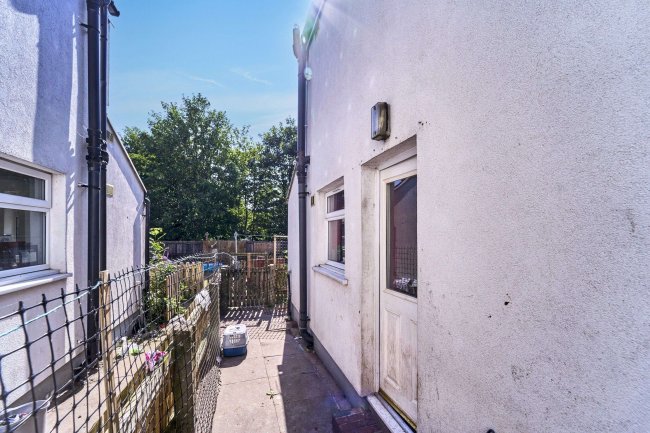 33 Forrester Street, Walsall, West Midlands WS2 9PL 9