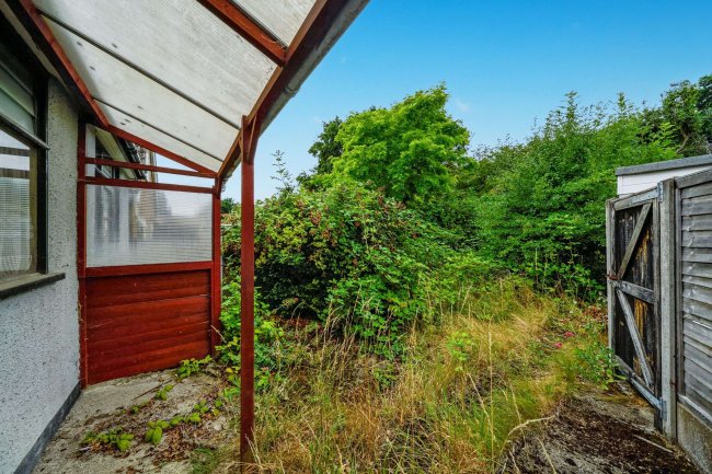 129 Linden Avenue, Ruislip, Middlesex, HA4 8TY 2