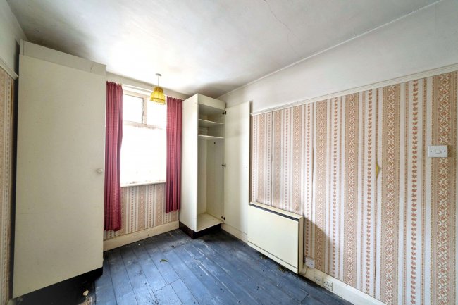 129 Linden Avenue, Ruislip, Middlesex, HA4 8TY 2