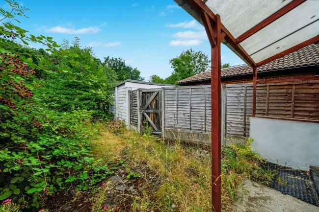 129 Linden Avenue, Ruislip, Middlesex, HA4 8TY 2