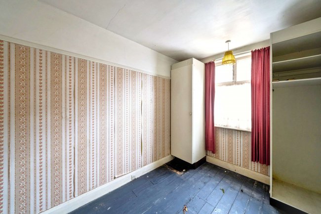 129 Linden Avenue, Ruislip, Middlesex, HA4 8TY 2