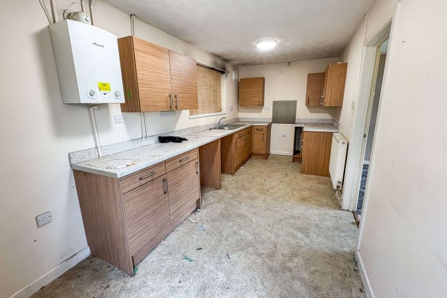 35 Oaklands, Chippenham, Wiltshire, SN15 1RD 3