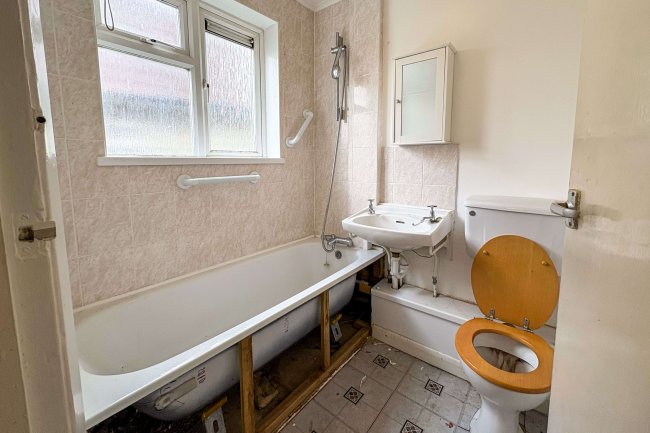 35 Oaklands, Chippenham, Wiltshire, SN15 1RD 3