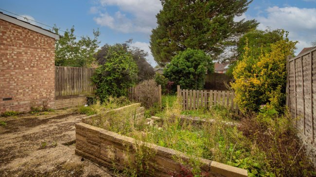 25 Pirbright Crescent, New Addington, Croydon, CR0 0RT 8