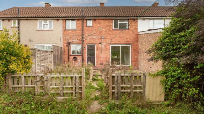 25 Pirbright Crescent, New Addington, Croydon, CR0 0RT 8