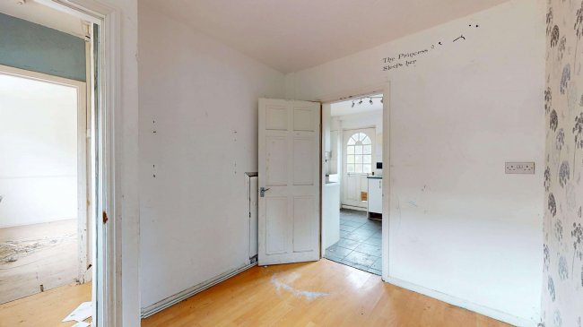 25 Pirbright Crescent, New Addington, Croydon, CR0 0RT 8