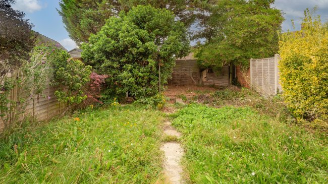 25 Pirbright Crescent, New Addington, Croydon, CR0 0RT 8