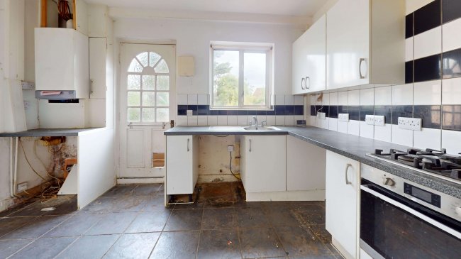 25 Pirbright Crescent, New Addington, Croydon, CR0 0RT 8