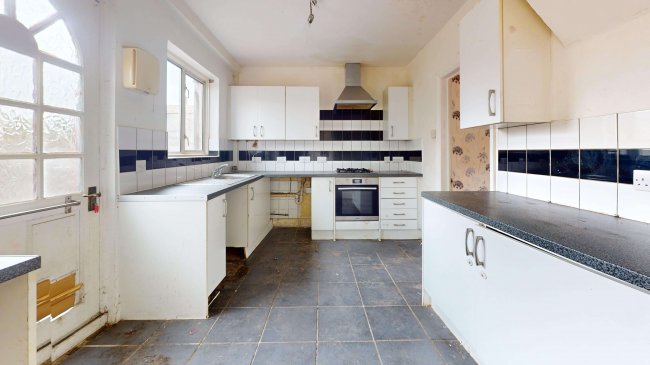 25 Pirbright Crescent, New Addington, Croydon, CR0 0RT 8