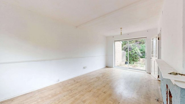 25 Pirbright Crescent, New Addington, Croydon, CR0 0RT 8