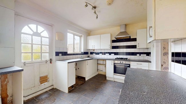 25 Pirbright Crescent, New Addington, Croydon, CR0 0RT 8