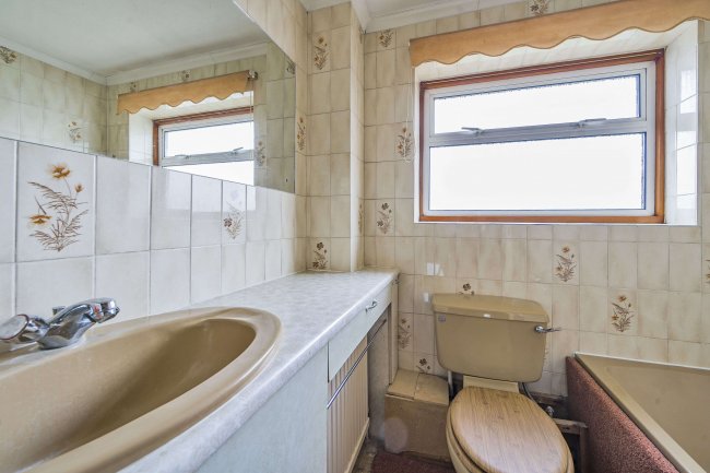 40 Bear Road, Hanworth Village, Feltham, TW13 6RA 9