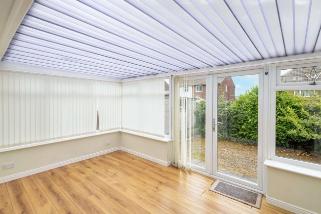 9 Grove Farm Croft, Leeds, West Yorkshire, LS16 6DE 6