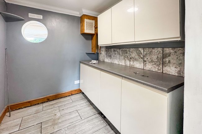 12 Oliver Avenue, Corsham, Wiltshire, SN13 0AJ 9