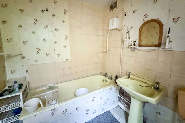 69 Bettesworth Road, Ryde, Isle Of Wight PO33 3EN 2