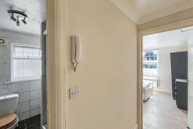 Flat 1, 290 Ewell Road, Surbiton, KT6 7AQ 4