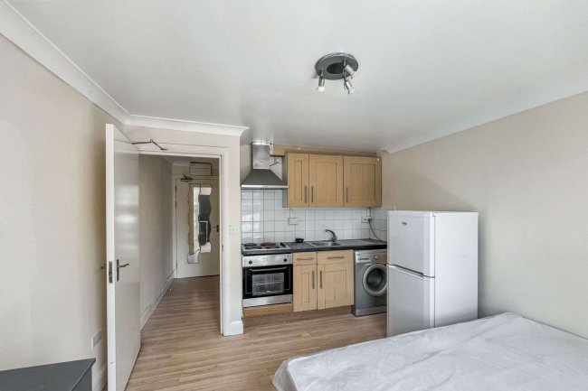 Flat 1, 290 Ewell Road, Surbiton, KT6 7AQ 4