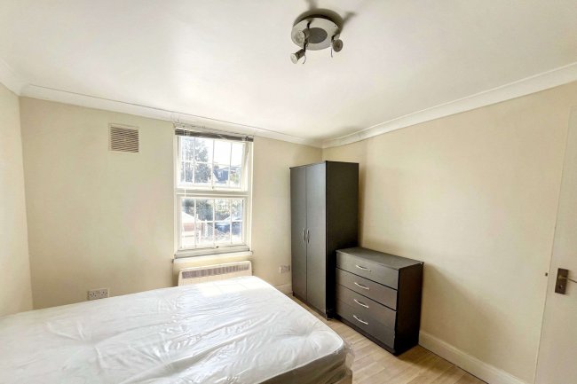 Flat 1, 290 Ewell Road, Surbiton, KT6 7AQ 4
