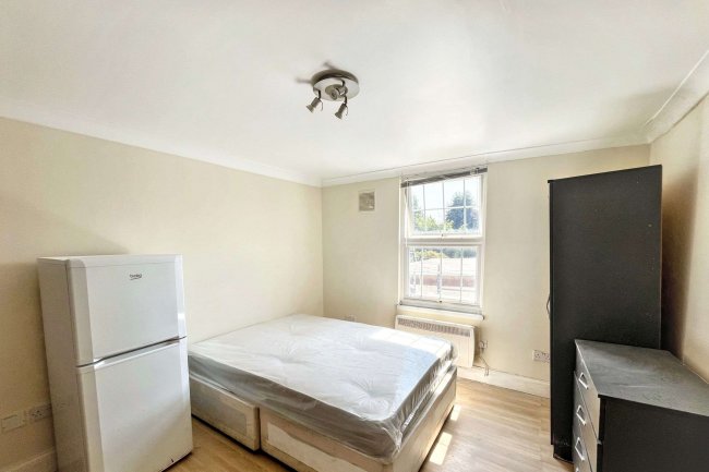 Flat 1, 290 Ewell Road, Surbiton, KT6 7AQ 4