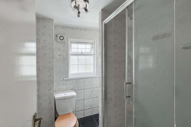 Flat 1, 290 Ewell Road, Surbiton, KT6 7AQ 4