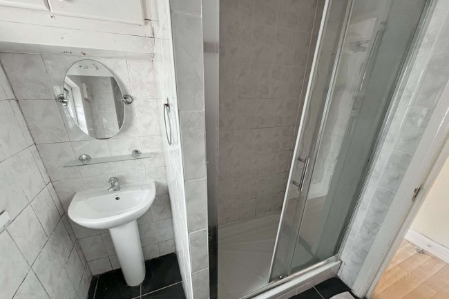 Flat 1, 290 Ewell Road, Surbiton, KT6 7AQ 4