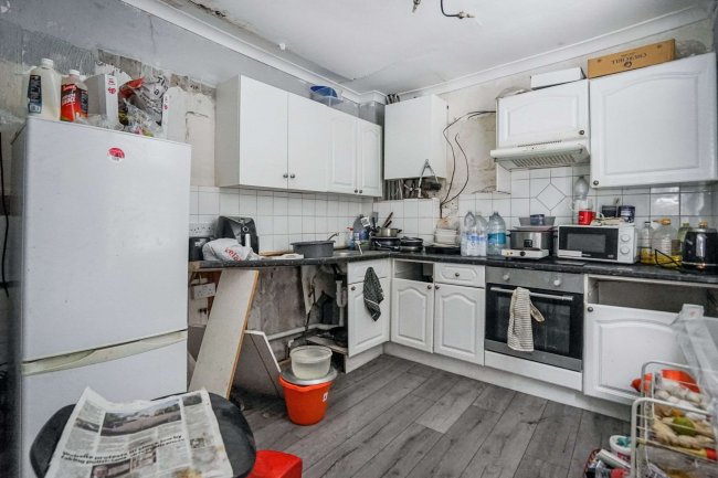 2 East Street, Chatham, Kent, ME4 5NJ 2