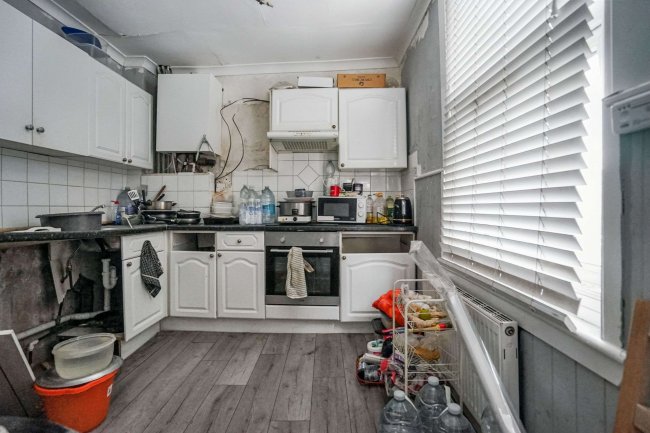 2 East Street, Chatham, Kent, ME4 5NJ 2