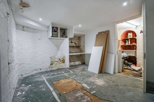 2 East Street, Chatham, Kent, ME4 5NJ 2