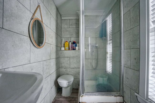 2 East Street, Chatham, Kent, ME4 5NJ 2