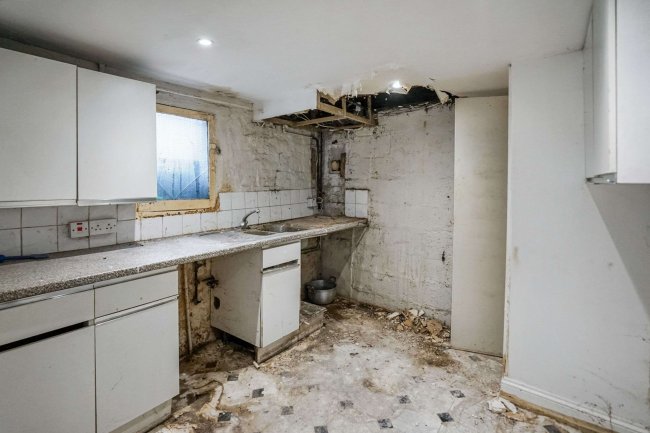 2 East Street, Chatham, Kent, ME4 5NJ 2