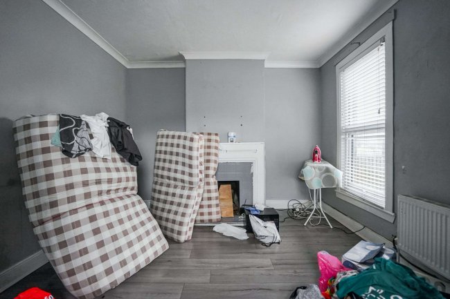 2 East Street, Chatham, Kent, ME4 5NJ 2