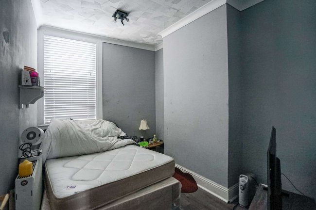 2 East Street, Chatham, Kent, ME4 5NJ 2