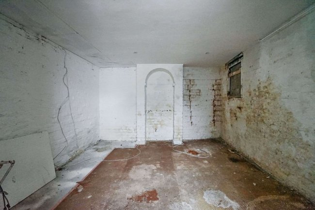 2 East Street, Chatham, Kent, ME4 5NJ 2