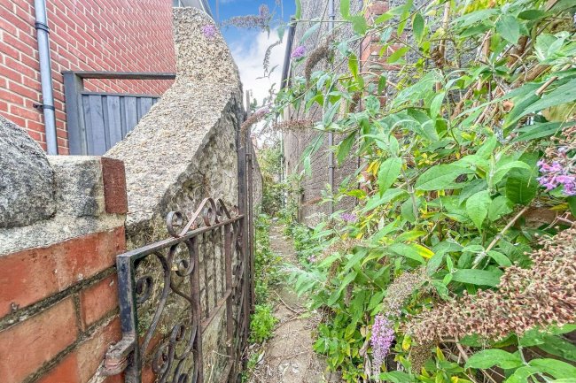 13 Station Street, Ryde, Isle of Wight  PO33 2QH 3