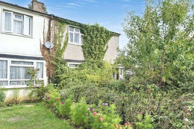 50 Preston Road, Shepperton, Middlesex TW17 0BG 9