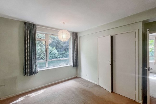 7 Marlowe Court, Lymer Avenue, Dulwich, London SE19 1LP 2