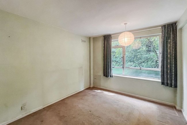 7 Marlowe Court, Lymer Avenue, Dulwich, London SE19 1LP 2