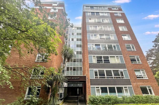 7 Marlowe Court, Lymer Avenue, Dulwich, London SE19 1LP 2