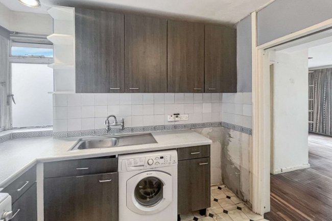 7 Marlowe Court, Lymer Avenue, Dulwich, London SE19 1LP 2