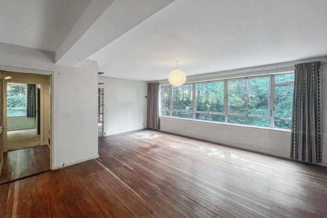 7 Marlowe Court, Lymer Avenue, Dulwich, London SE19 1LP 2