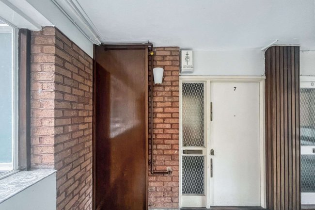 7 Marlowe Court, Lymer Avenue, Dulwich, London SE19 1LP 2